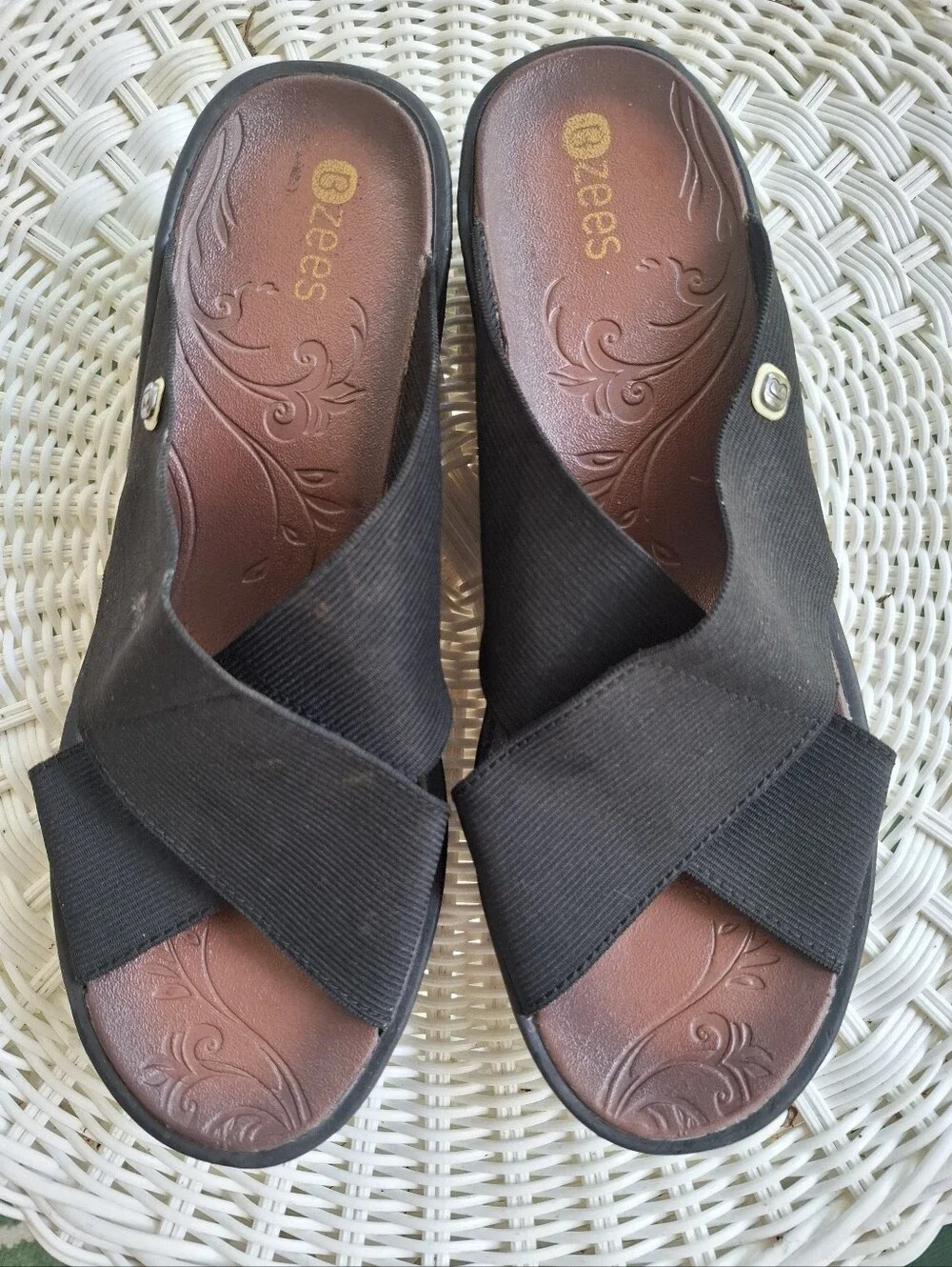 Bzees Desire Slide Sandals Black Stretch Cross Strap Wedge Size 10